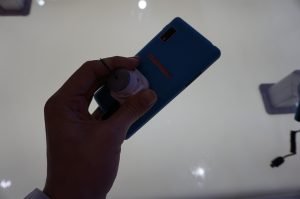 Canonical: completato il porting di Ubuntu Touch sul Fairphone 2! | MWC 2017 2 Fairphone 2 Ubuntu 1