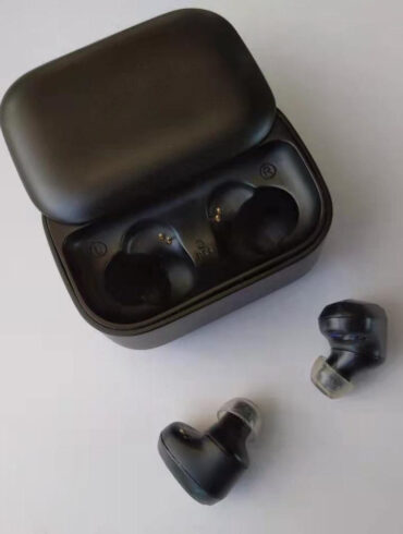 PineBuds earbuds